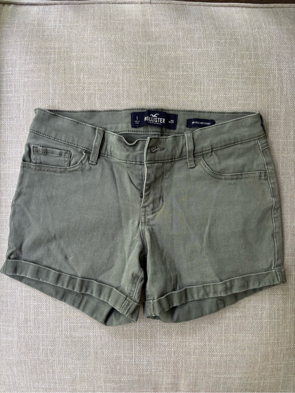 Hollister Olive Green Low-Rise Cuffed Shorts